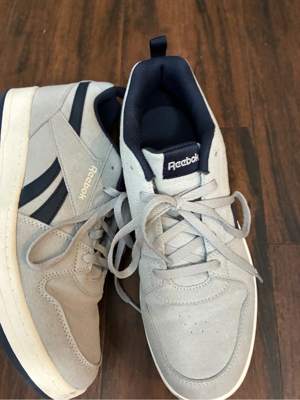 Reebok boys Suede Sneakers - Light Gray with Navy Accents 7